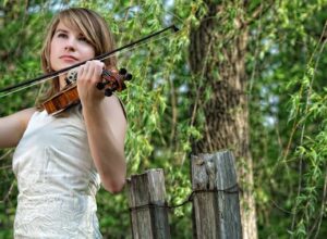 Taylor Davis - Violinist